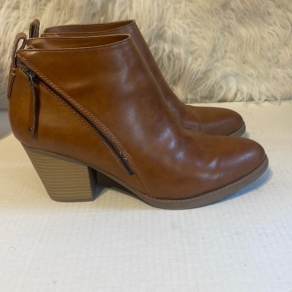 Faded Glory chunky Heels Booties - Picture 2 of 8